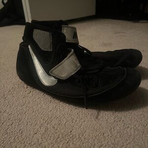 nike wrestling shoes men’s size 9.5